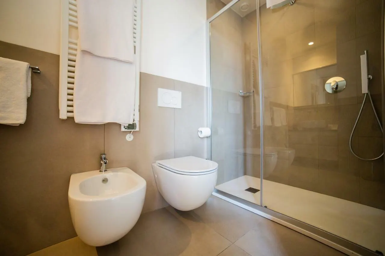 Le Stanze Del Lago Suites & Pool Como Guest house