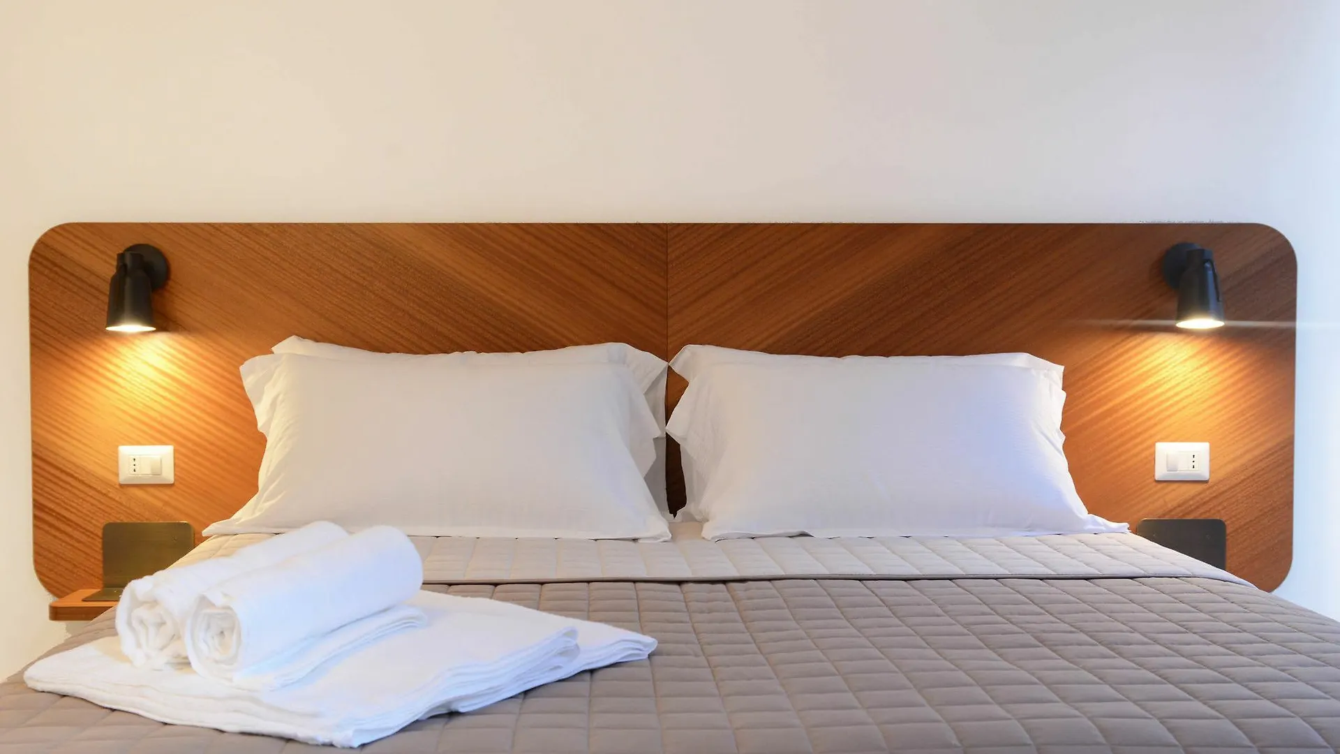 קומו Le Stanze Del Lago Suites & Pool 3*,